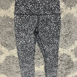 Black and white lululemon leggings length 28